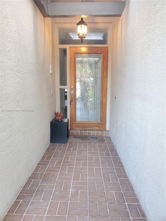 Recently Rented: $3,425 (3 beds, 2 baths, 1569 Square Feet)