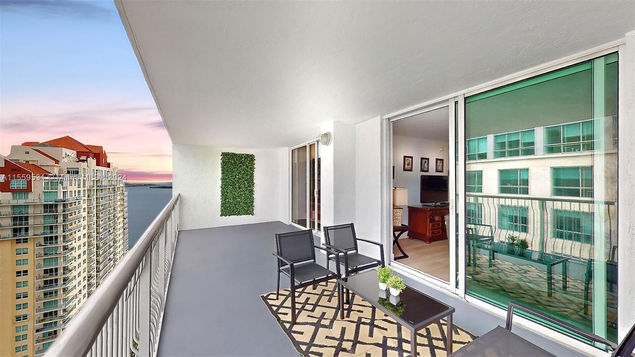 Active With Contract: $495,000 (1 beds, 1 baths, 818 Square Feet)