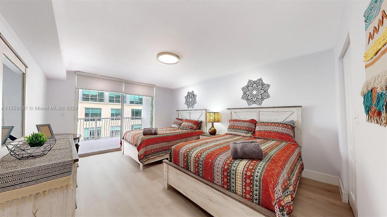 Active With Contract: $495,000 (1 beds, 1 baths, 818 Square Feet)