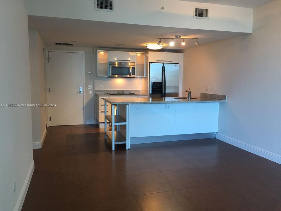 For Sale: $445,000 (1 beds, 1 baths, 789 Square Feet)