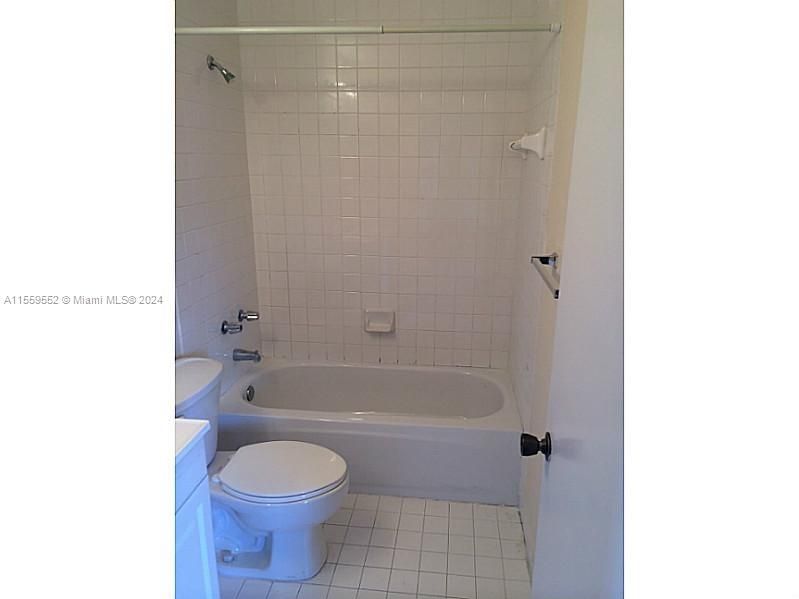 For Sale: $350,000 (0 beds, 1 baths, 570 Square Feet)