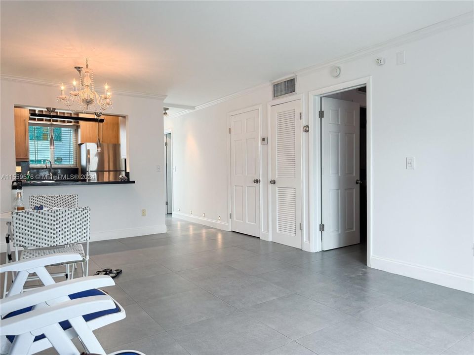 For Sale: $475,900 (1 beds, 2 baths, 682 Square Feet)
