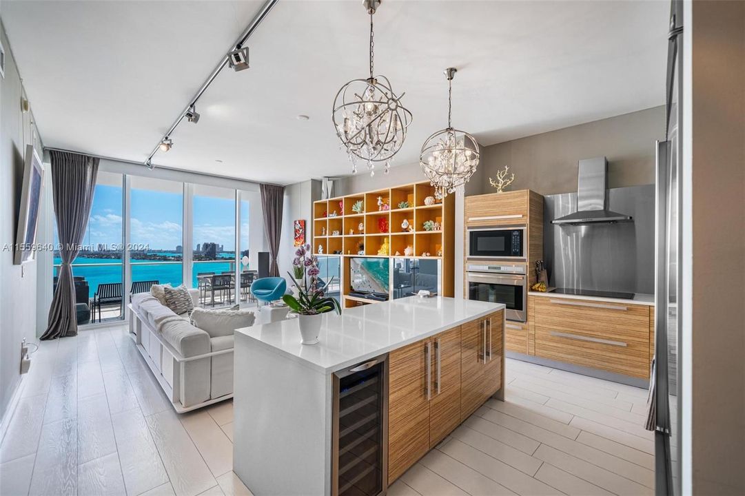 For Sale: $1,050,000 (2 beds, 2 baths, 1128 Square Feet)