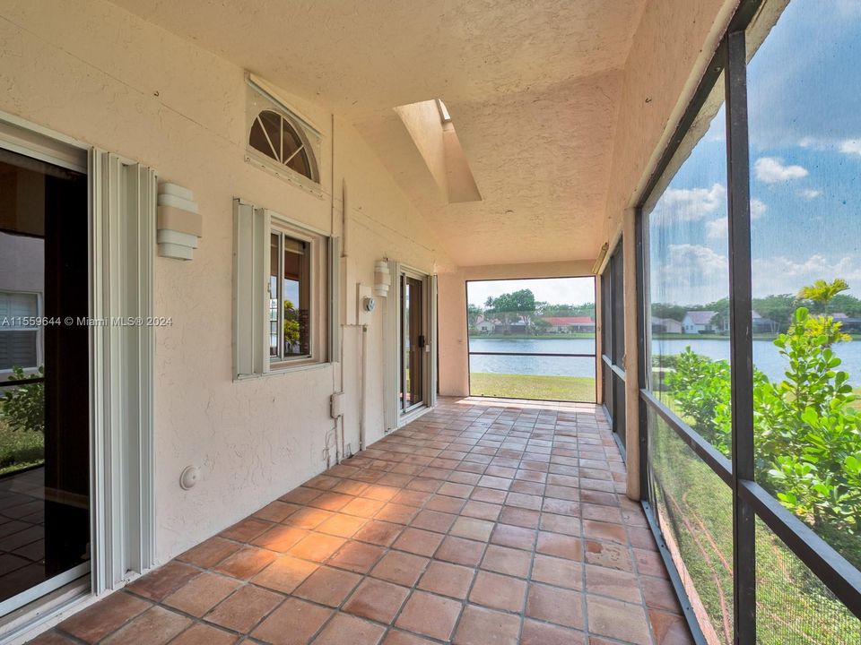 Active With Contract: $3,950 (3 beds, 2 baths, 1339 Square Feet)