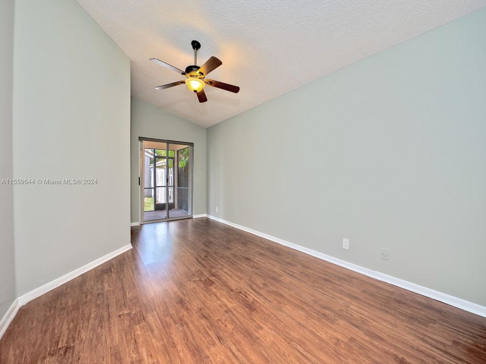 Active With Contract: $3,950 (3 beds, 2 baths, 1339 Square Feet)