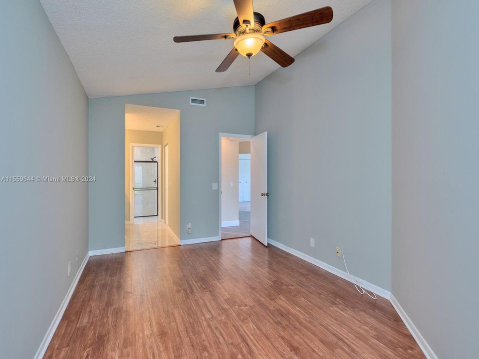 Active With Contract: $3,950 (3 beds, 2 baths, 1339 Square Feet)