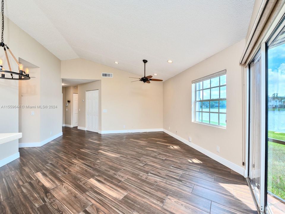 Active With Contract: $3,950 (3 beds, 2 baths, 1339 Square Feet)