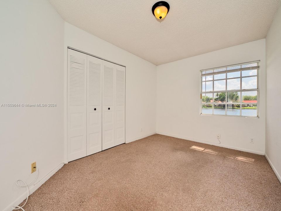 Active With Contract: $3,950 (3 beds, 2 baths, 1339 Square Feet)