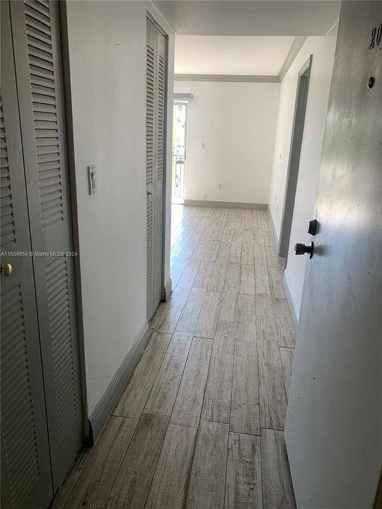 For Rent: $2,000 (1 beds, 1 baths, 735 Square Feet)