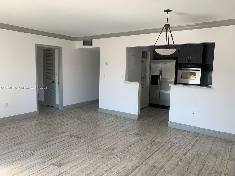 For Rent: $2,000 (1 beds, 1 baths, 735 Square Feet)