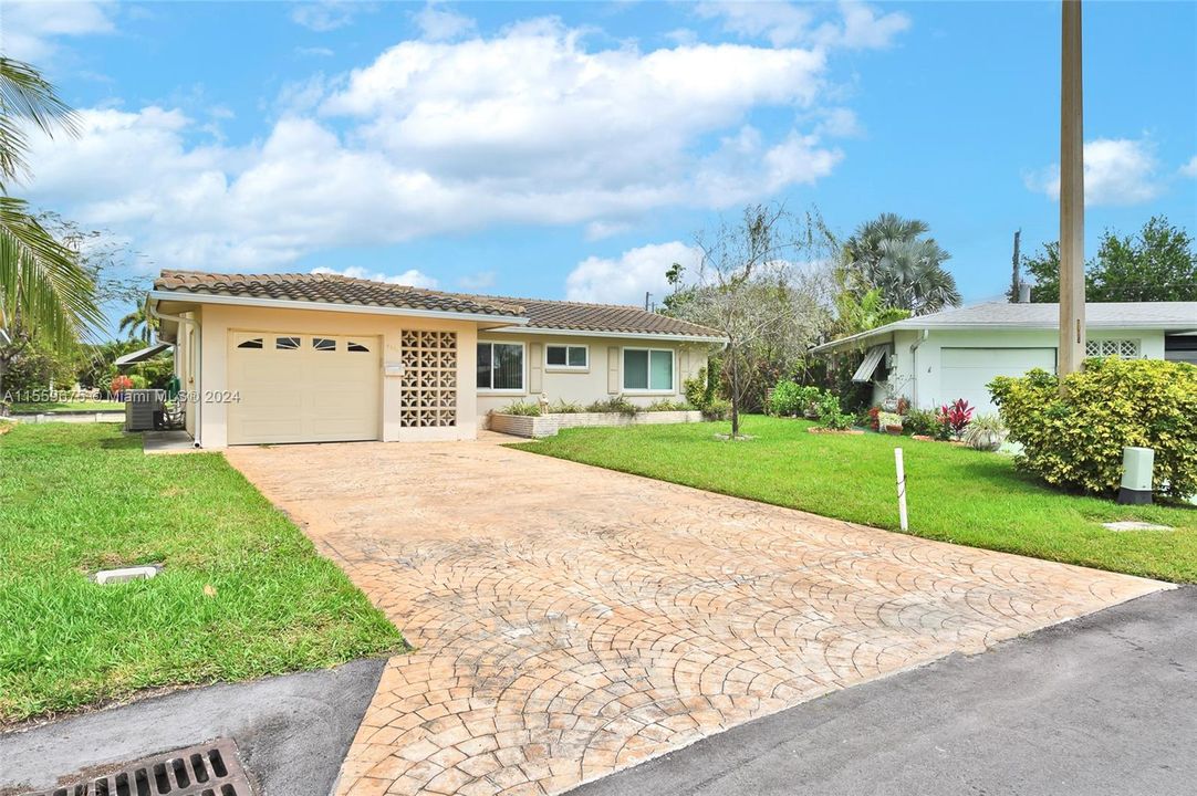 Недавно продано: $349,999 (2 спален, 2 ванн, 1182 Квадратных фут)