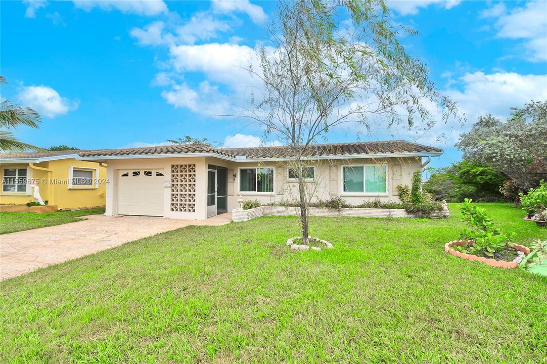 Недавно продано: $349,999 (2 спален, 2 ванн, 1182 Квадратных фут)