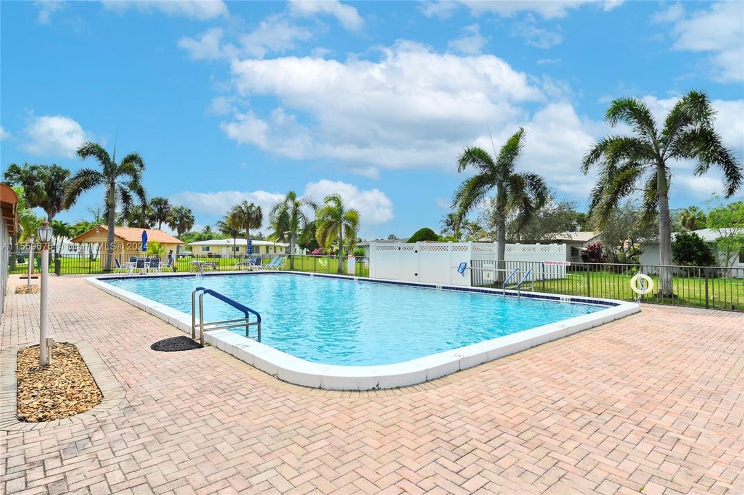 Недавно продано: $349,999 (2 спален, 2 ванн, 1182 Квадратных фут)