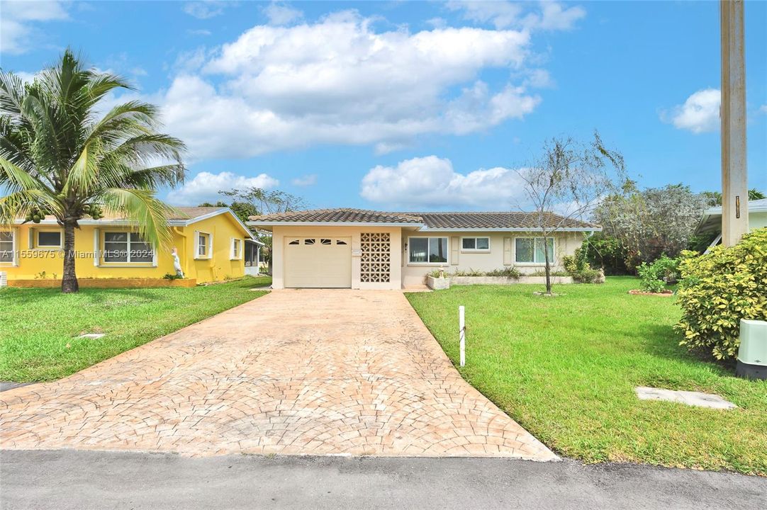 Недавно продано: $349,999 (2 спален, 2 ванн, 1182 Квадратных фут)