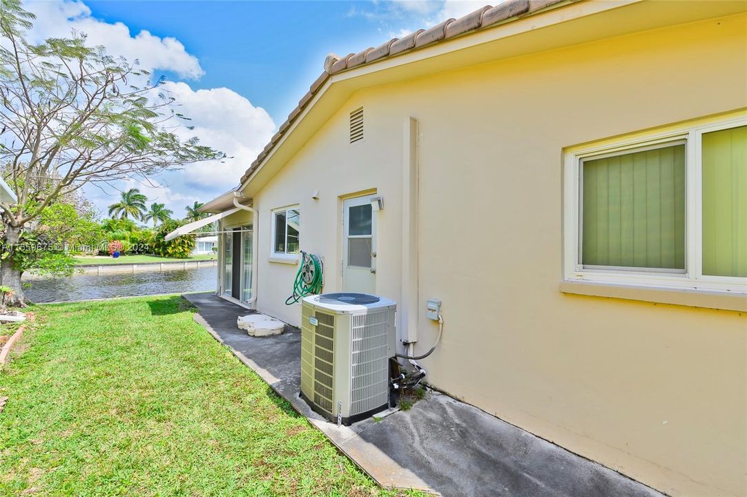 Недавно продано: $349,999 (2 спален, 2 ванн, 1182 Квадратных фут)