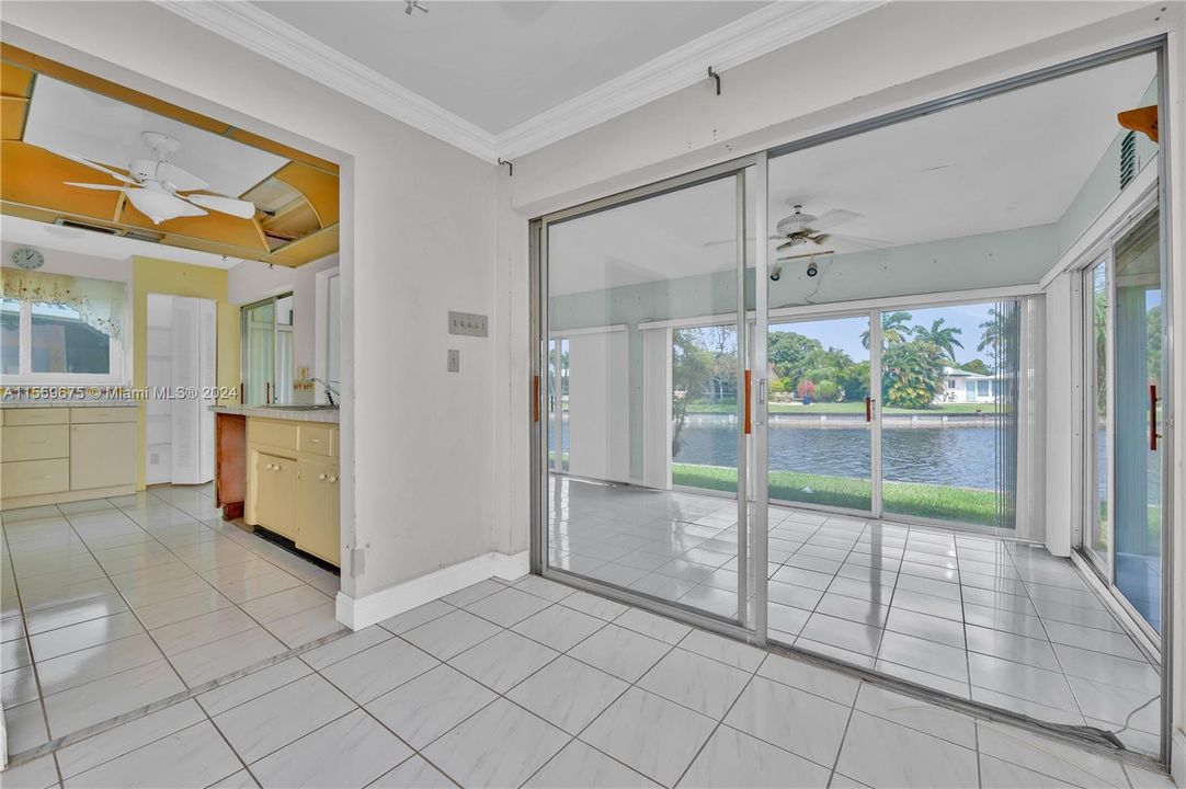 Недавно продано: $349,999 (2 спален, 2 ванн, 1182 Квадратных фут)