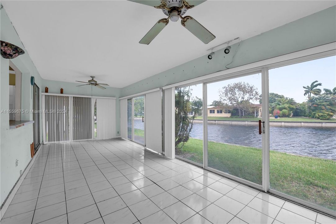 Недавно продано: $349,999 (2 спален, 2 ванн, 1182 Квадратных фут)