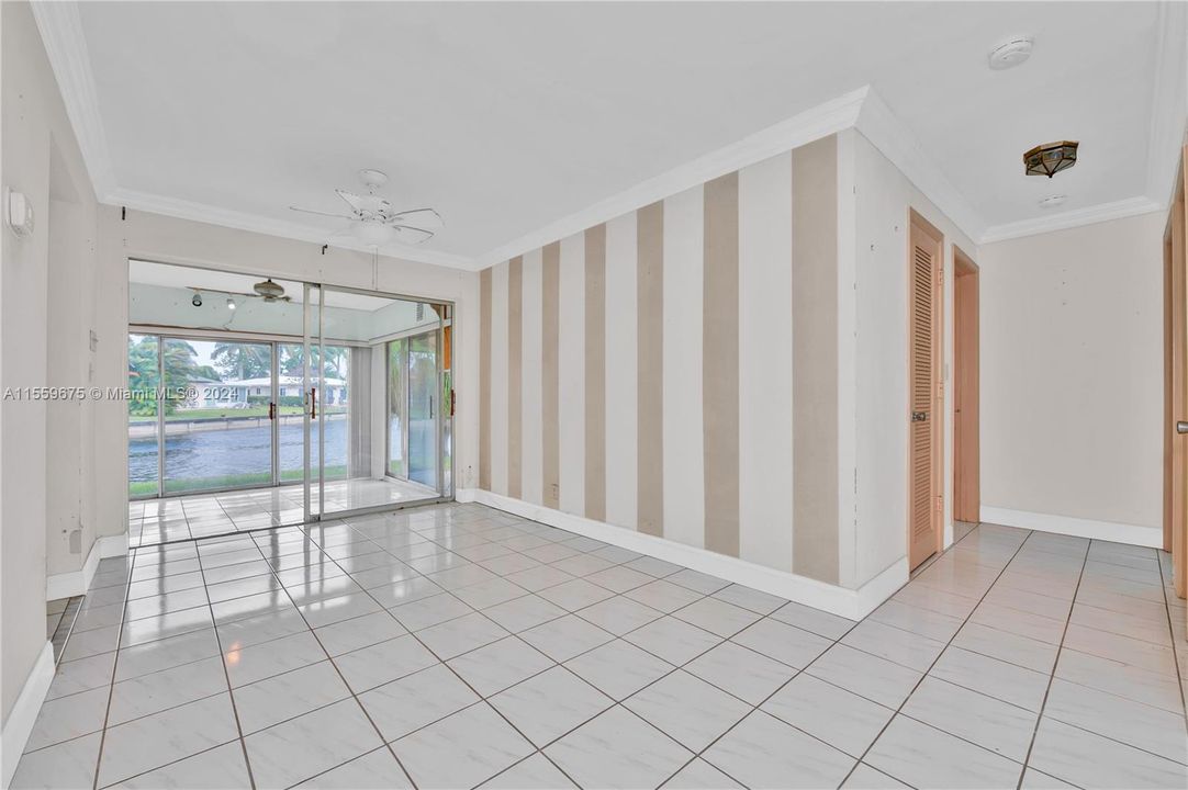 Недавно продано: $349,999 (2 спален, 2 ванн, 1182 Квадратных фут)