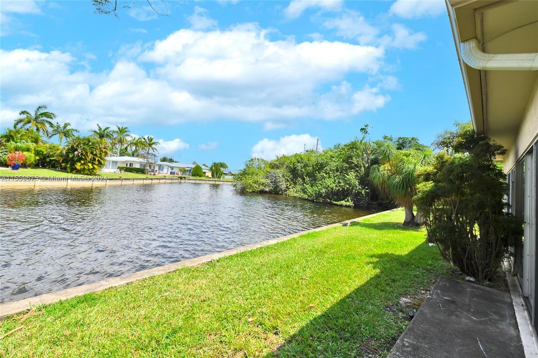 Недавно продано: $349,999 (2 спален, 2 ванн, 1182 Квадратных фут)