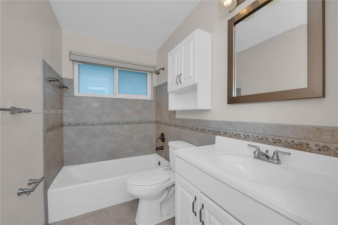 Недавно продано: $349,999 (2 спален, 2 ванн, 1182 Квадратных фут)