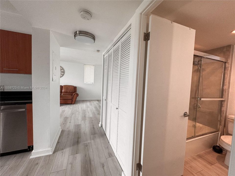 Недавно арендовано: $2,400 (1 спален, 1 ванн, 775 Квадратных фут)