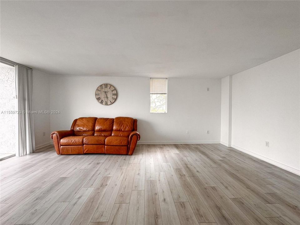 Недавно арендовано: $2,400 (1 спален, 1 ванн, 775 Квадратных фут)