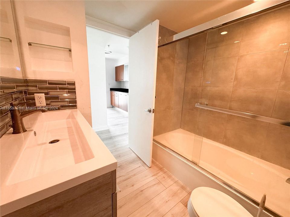 Недавно арендовано: $2,400 (1 спален, 1 ванн, 775 Квадратных фут)