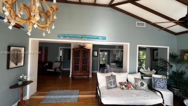 Recientemente alquilado: $4,500 (4 camas, 2 baños, 1250 Pies cuadrados)