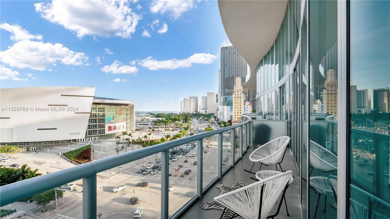 For Sale: $750,000 (1 beds, 1 baths, 1024 Square Feet)