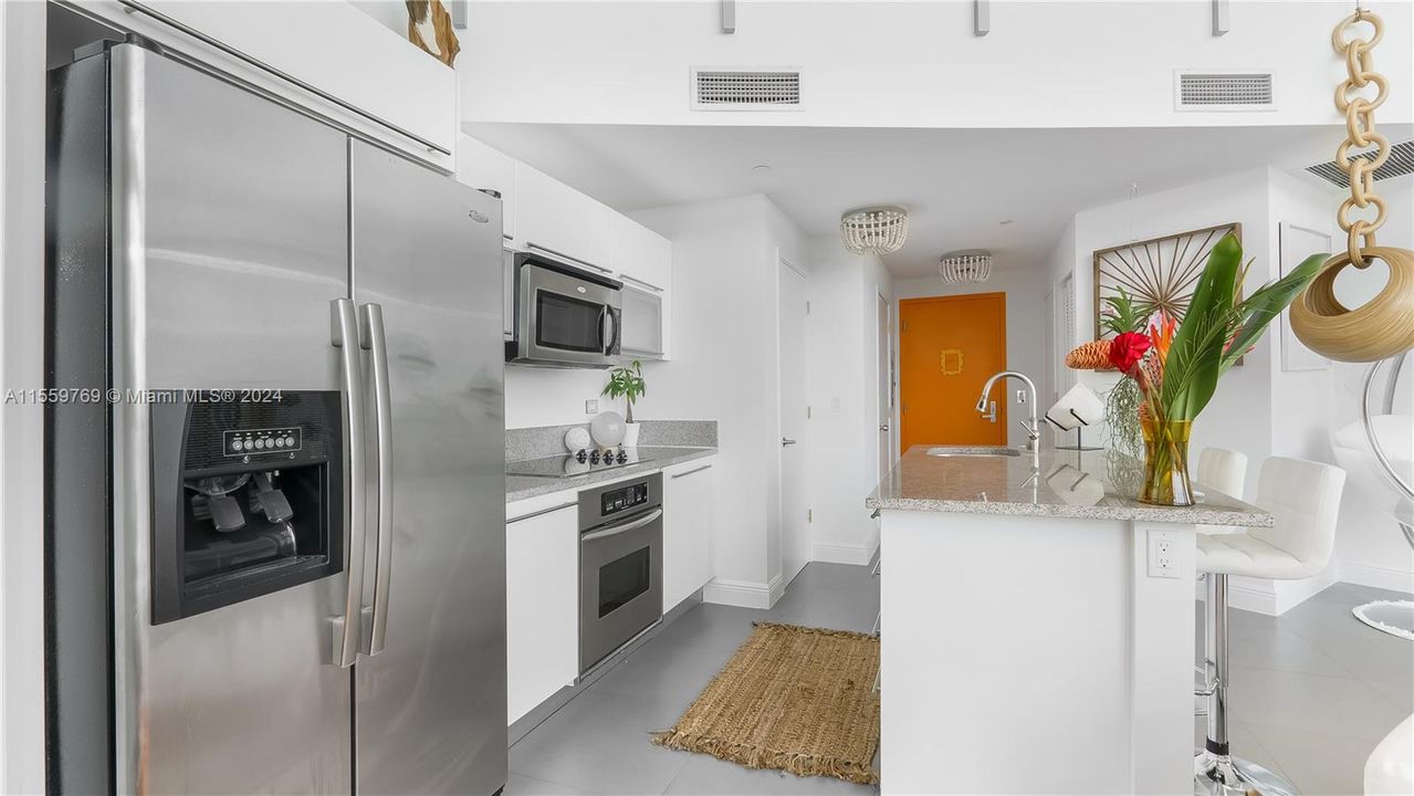 For Sale: $750,000 (1 beds, 1 baths, 1024 Square Feet)