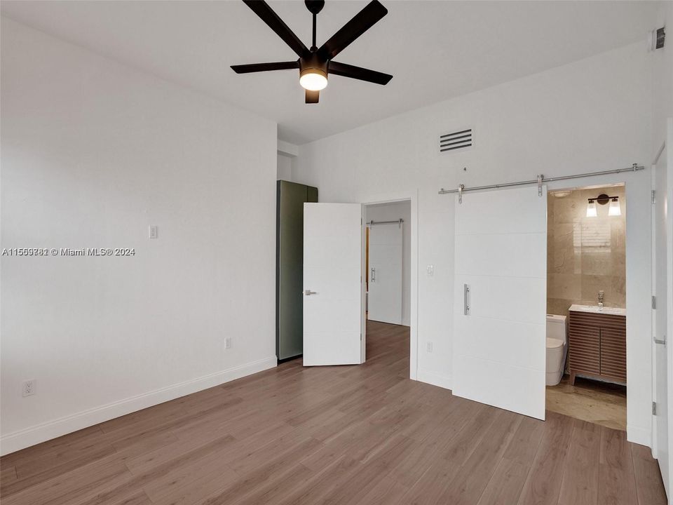 Recently Rented: $3,600 (2 beds, 2 baths, 952 Square Feet)
