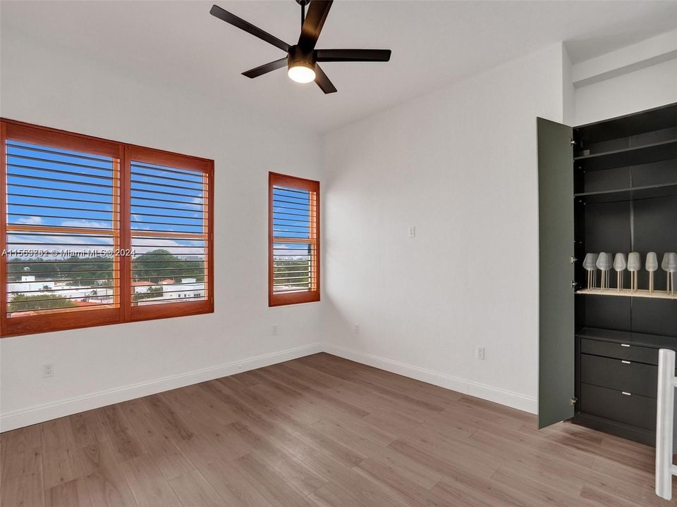 Recently Rented: $3,600 (2 beds, 2 baths, 952 Square Feet)