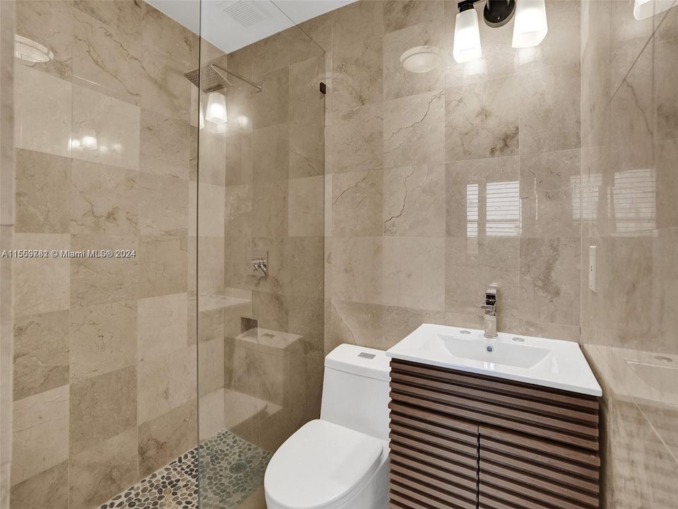 Recently Rented: $3,600 (2 beds, 2 baths, 952 Square Feet)