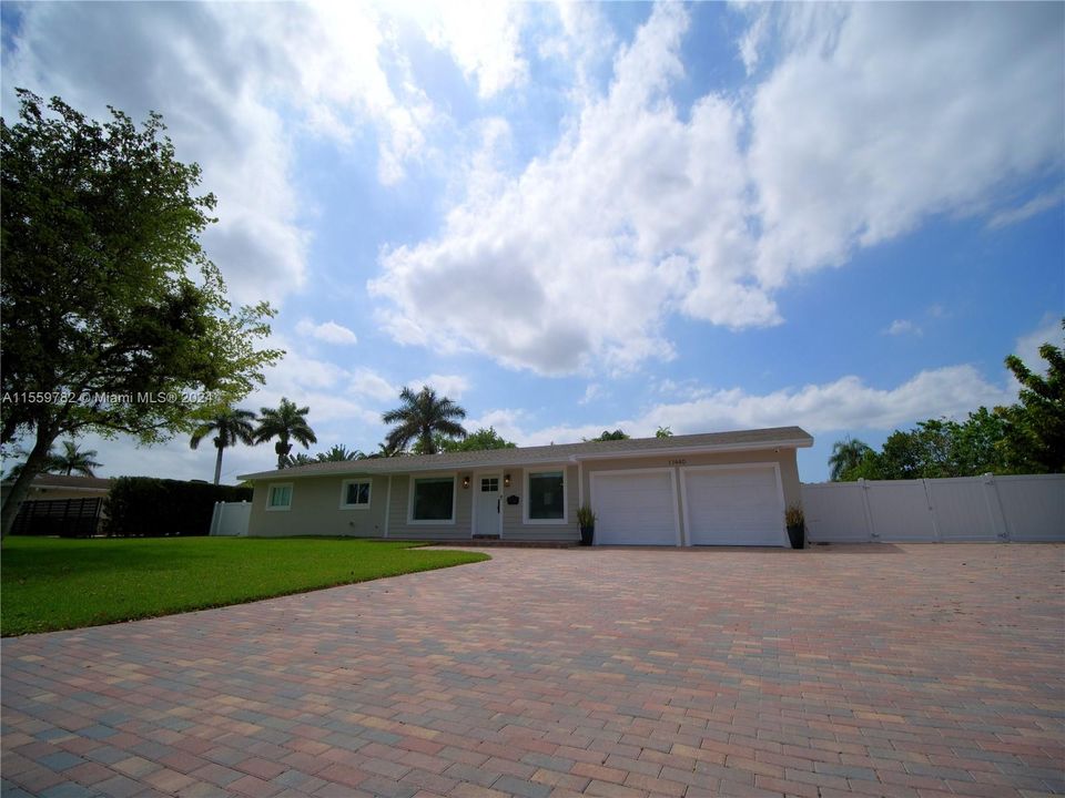 Recientemente alquilado: $6,000 (4 camas, 2 baños, 2058 Pies cuadrados)