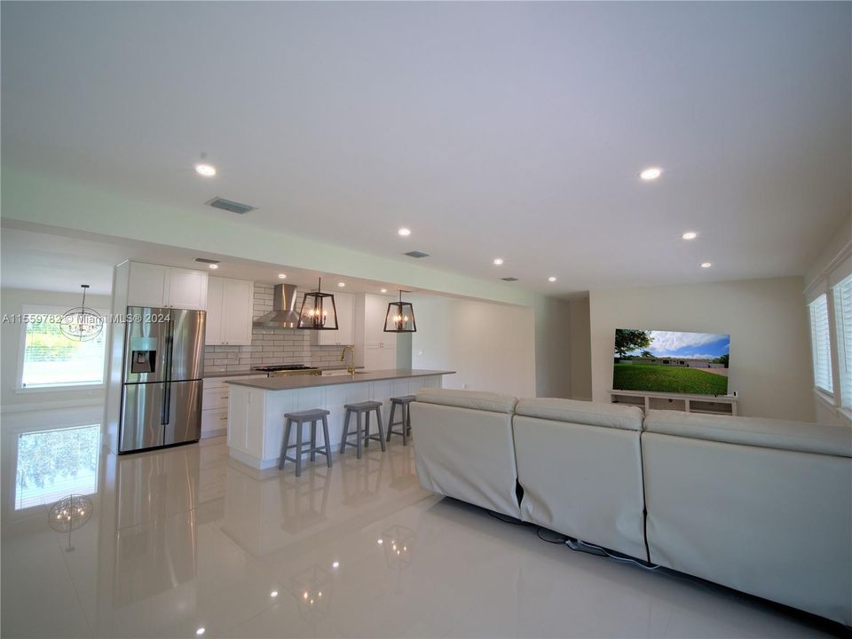 Recientemente alquilado: $6,000 (4 camas, 2 baños, 2058 Pies cuadrados)