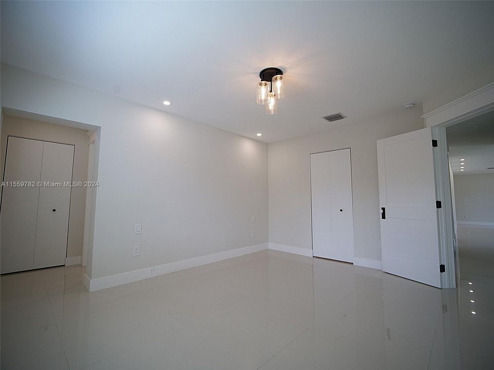 Recientemente alquilado: $6,000 (4 camas, 2 baños, 2058 Pies cuadrados)