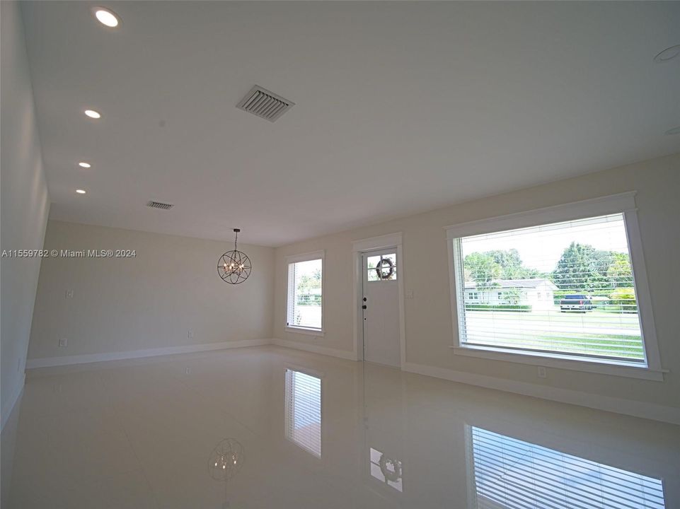 Recientemente alquilado: $6,000 (4 camas, 2 baños, 2058 Pies cuadrados)