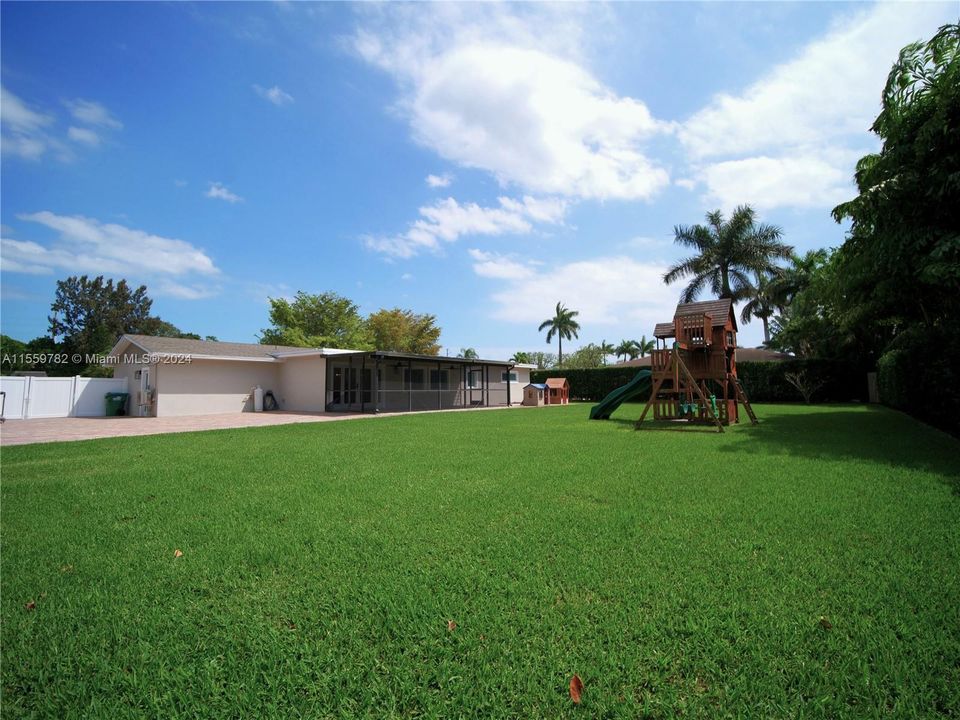 Recientemente alquilado: $6,000 (4 camas, 2 baños, 2058 Pies cuadrados)