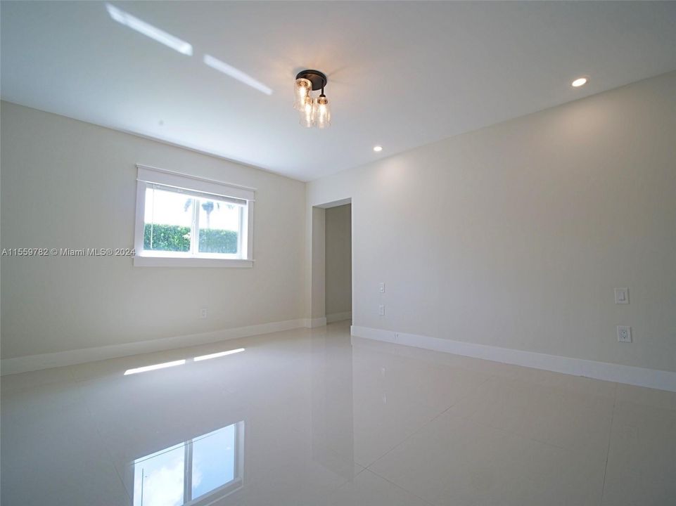 Recientemente alquilado: $6,000 (4 camas, 2 baños, 2058 Pies cuadrados)