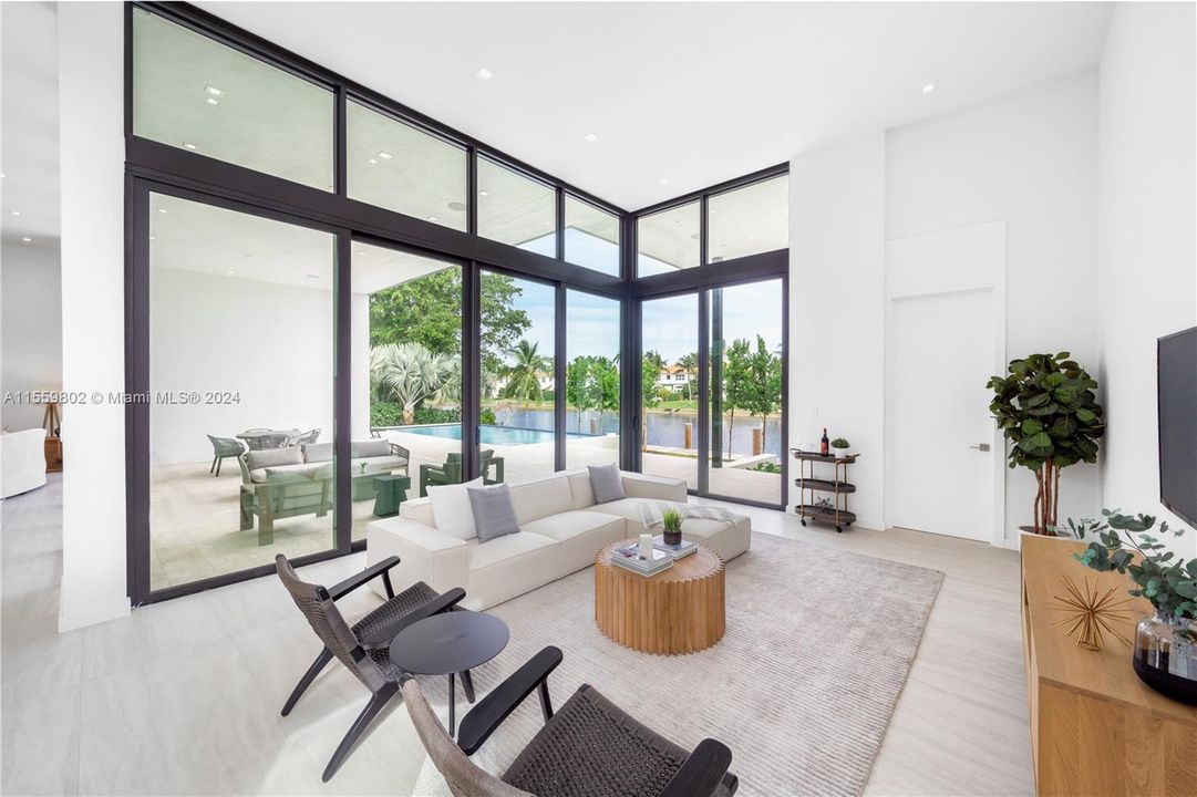 Recently Sold: $4,995,000 (6 beds, 7 baths, 4526 Square Feet)