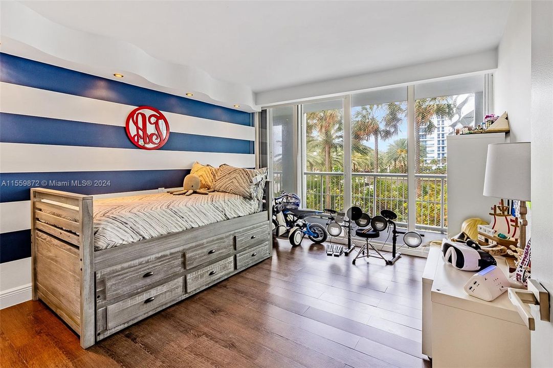 Active With Contract: $1,050,000 (3 beds, 2 baths, 1863 Square Feet)
