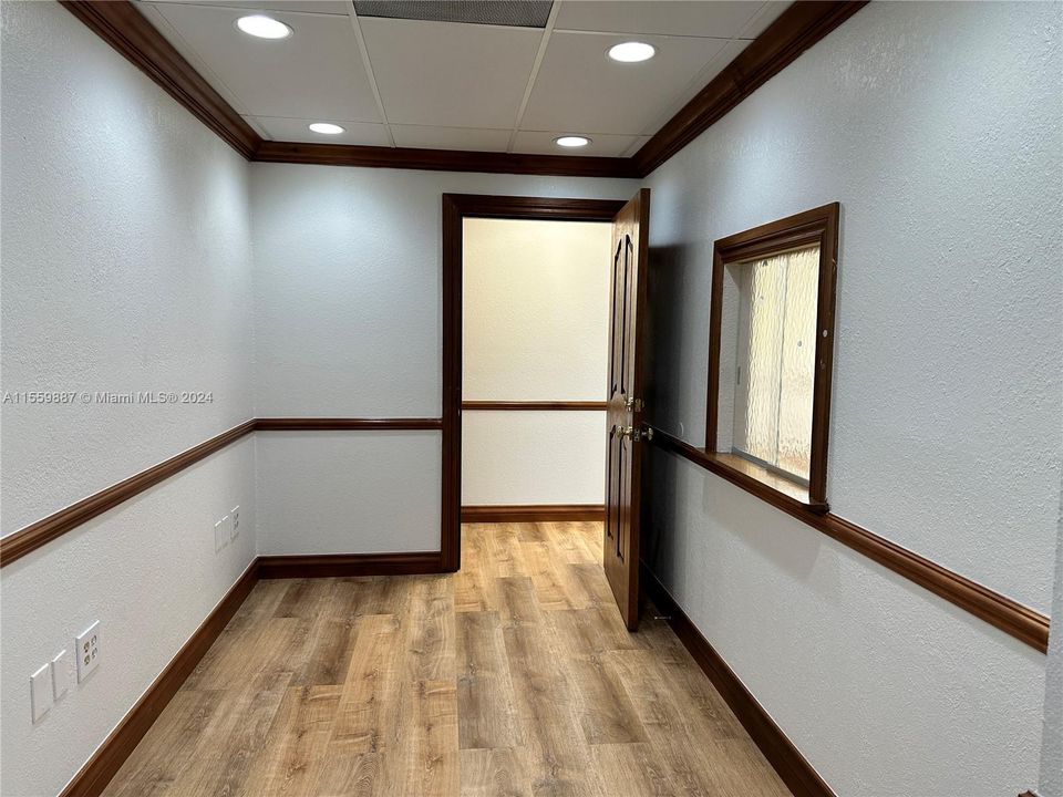 Private Lobby with reception window