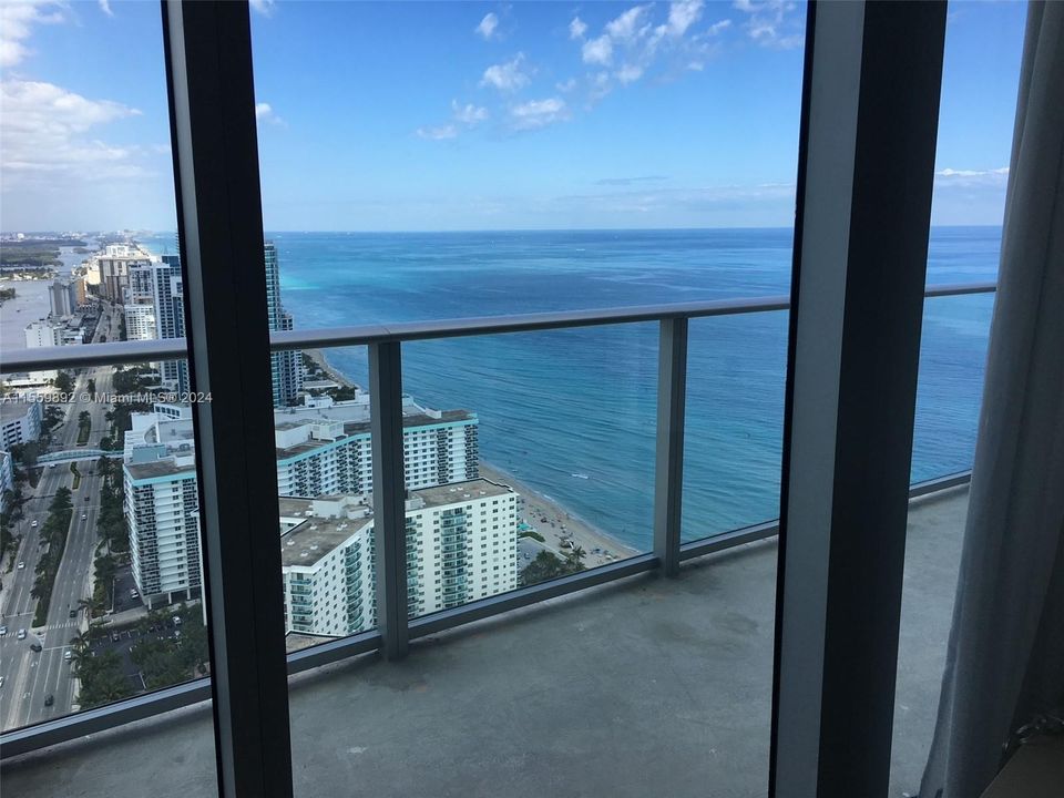 For Sale: $726,000 (1 beds, 1 baths, 869 Square Feet)