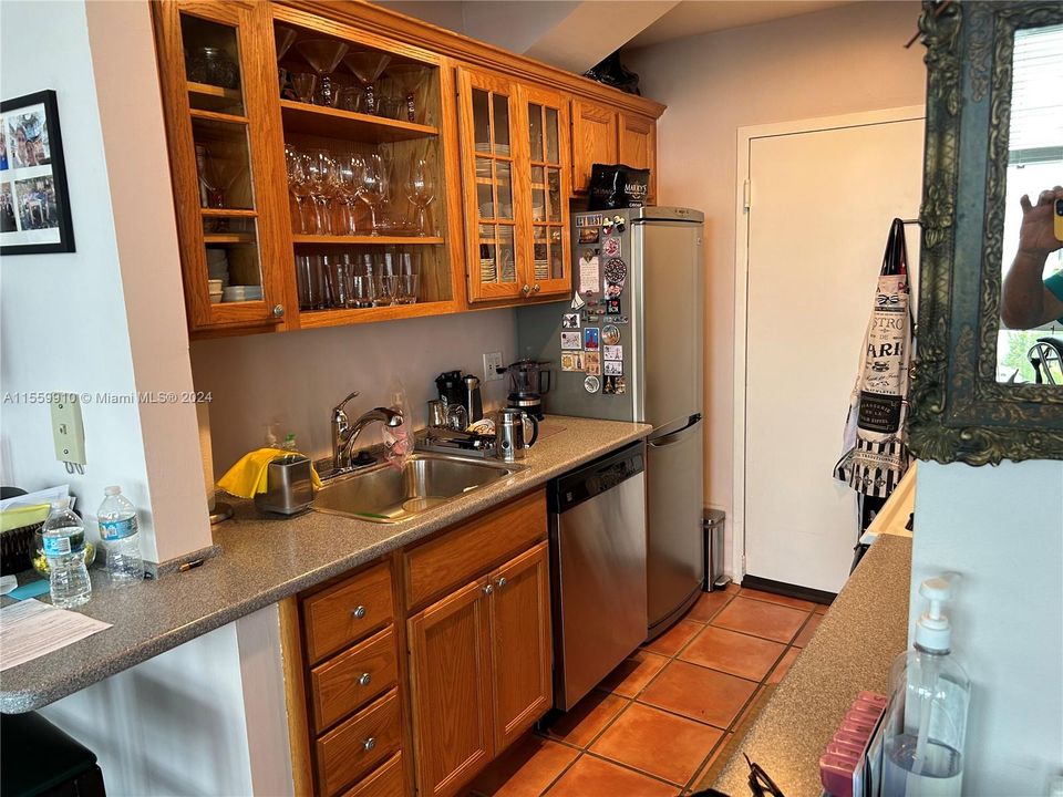 For Sale: $345,000 (1 beds, 1 baths, 790 Square Feet)