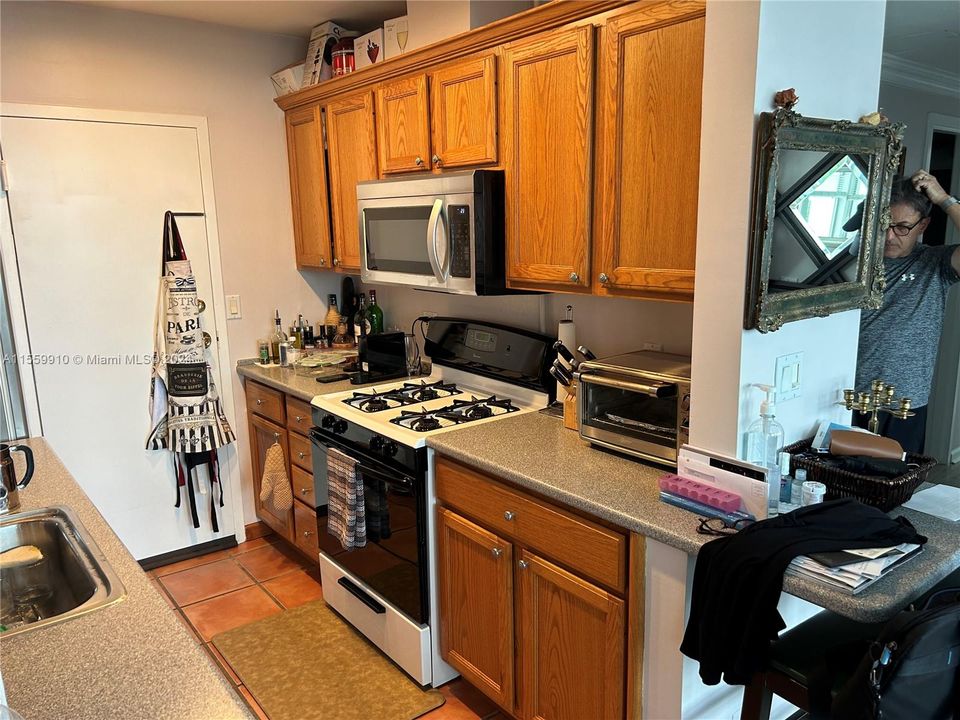 For Sale: $345,000 (1 beds, 1 baths, 790 Square Feet)