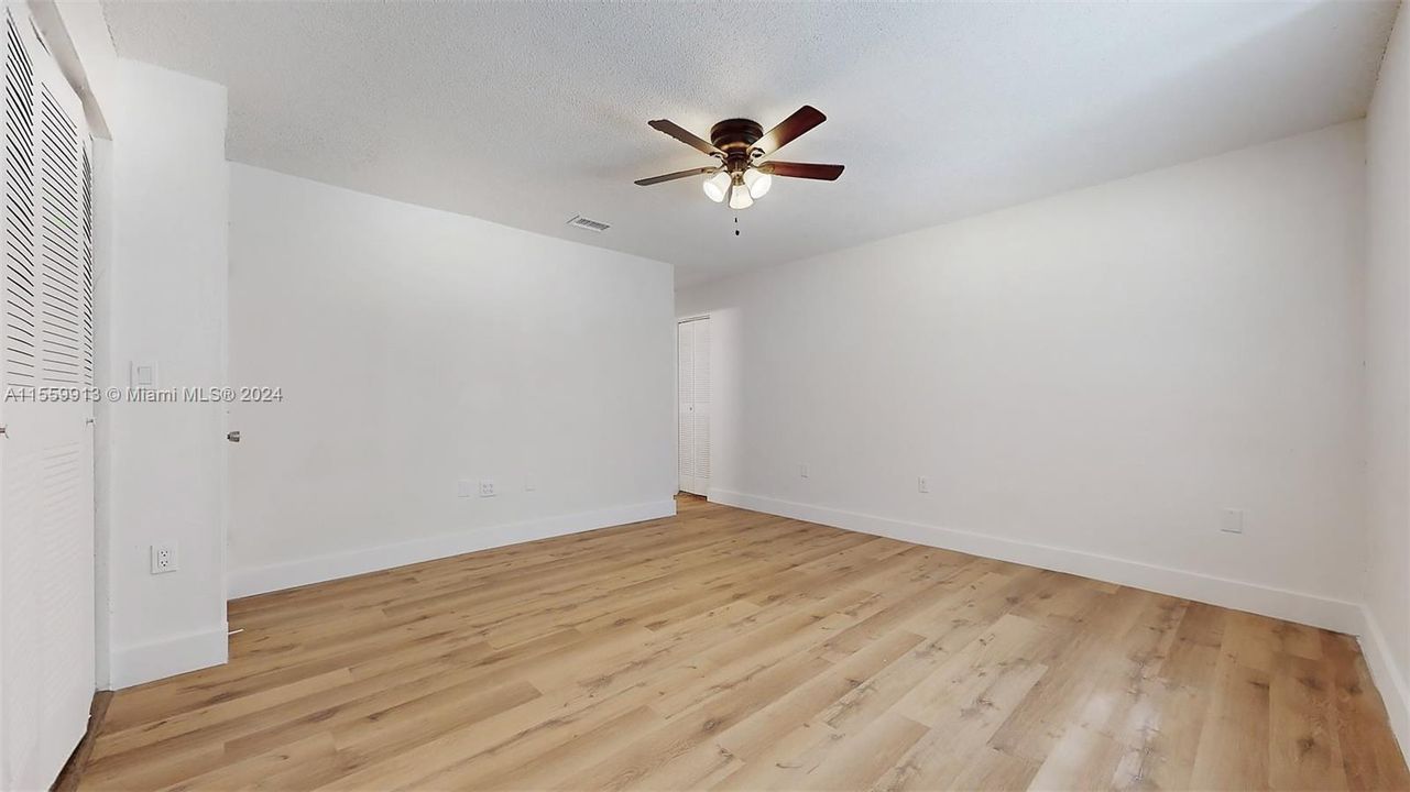 For Sale: $169,900 (2 beds, 2 baths, 996 Square Feet)