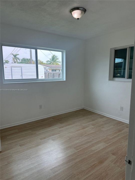 Active With Contract: $2,750 (3 beds, 1 baths, 1153 Square Feet)