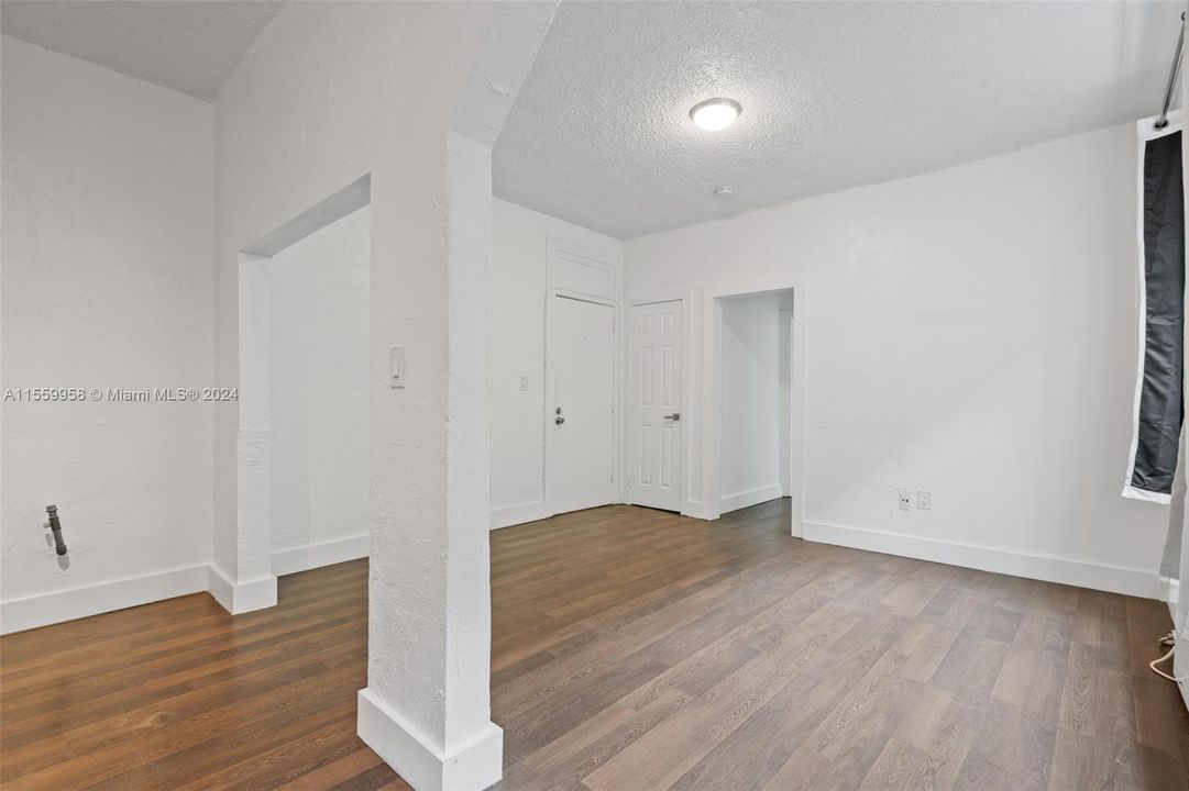 For Sale: $260,000 (1 beds, 1 baths, 440 Square Feet)