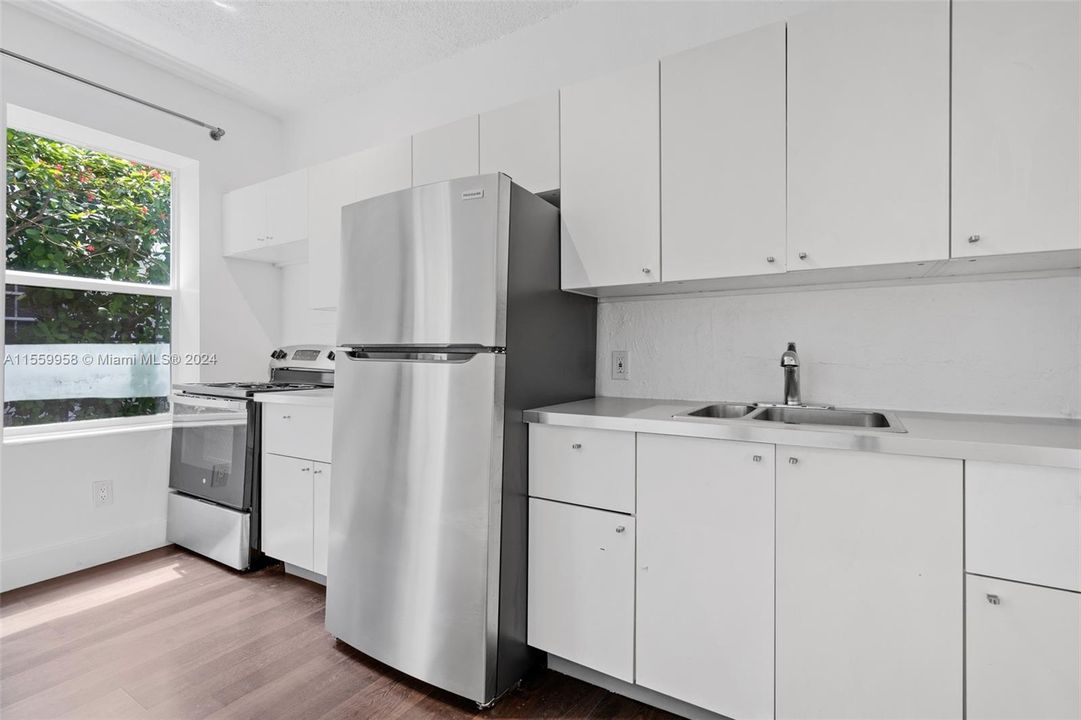 Active With Contract: $260,000 (1 beds, 1 baths, 440 Square Feet)