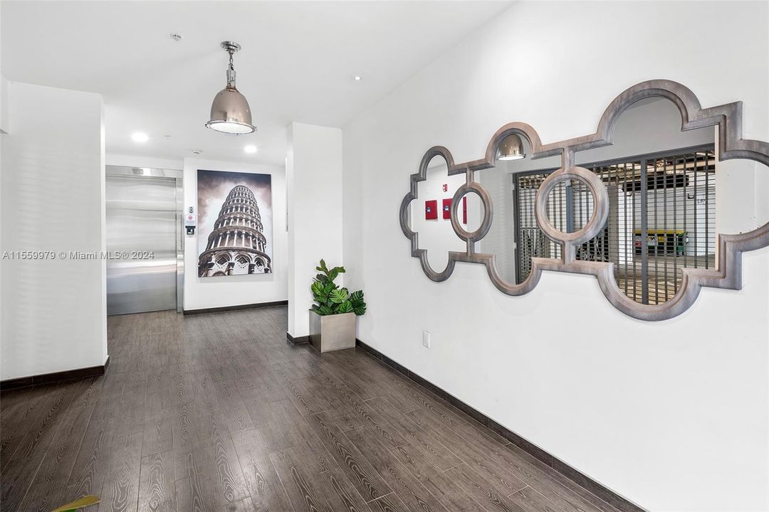 For Sale: $685,000 (1 beds, 1 baths, 796 Square Feet)